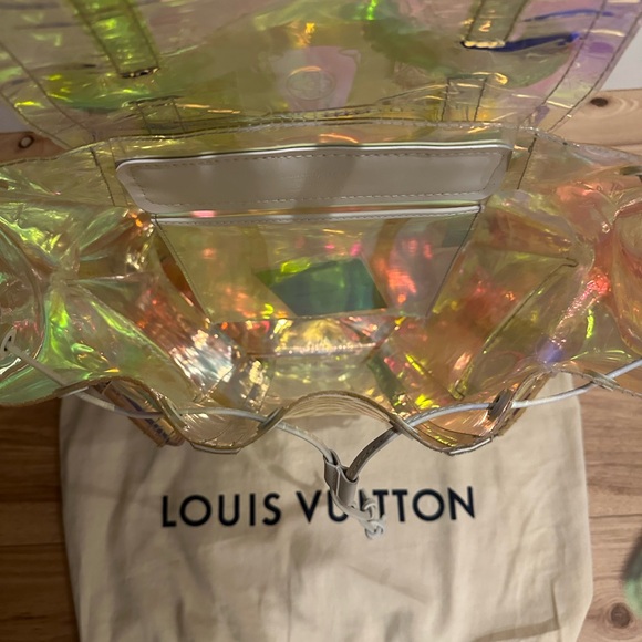LOUIS VUITTON GM Prism Backback - Picture 6 of 14